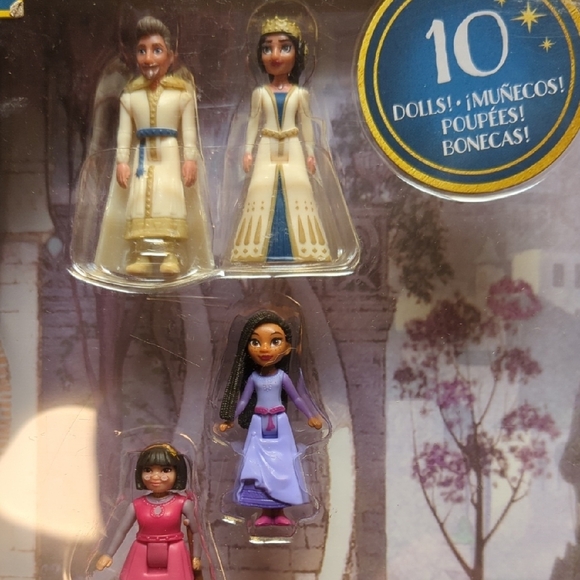 Disney Wish Kingdom of Rosas Character Set - Picture 6 of 10